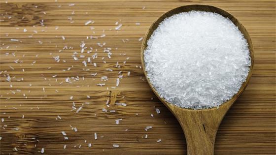 味精是化学工业品，吃了杀精又脱发？味精和鸡精，哪个危害更大？