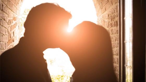 为什么情侣接吻时，不觉得对方的口水恶心？原来身体会发生变化