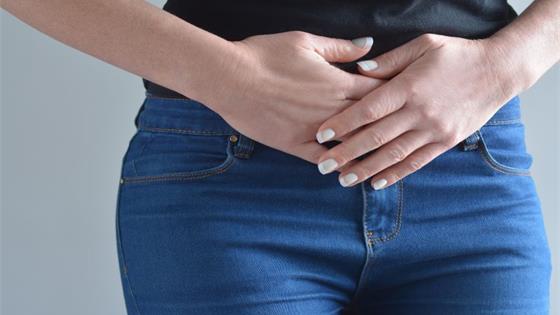 最佳“绝经”年龄是多少？身体出现5个症状，提示你可能快绝经了